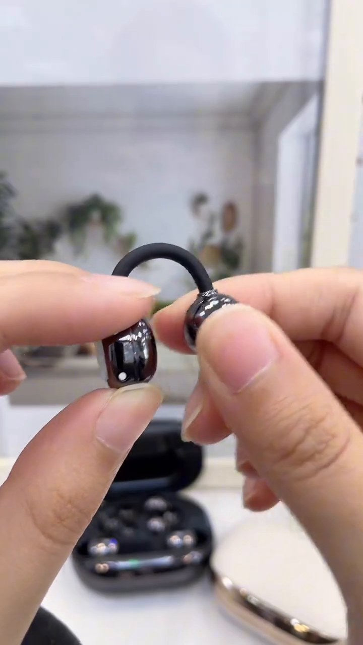 Gros plan d'un écouteur JBL 2-en-1
