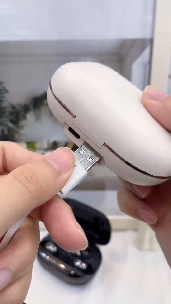 Le boîtier recharge un téléphone via USB (fonction power bank)